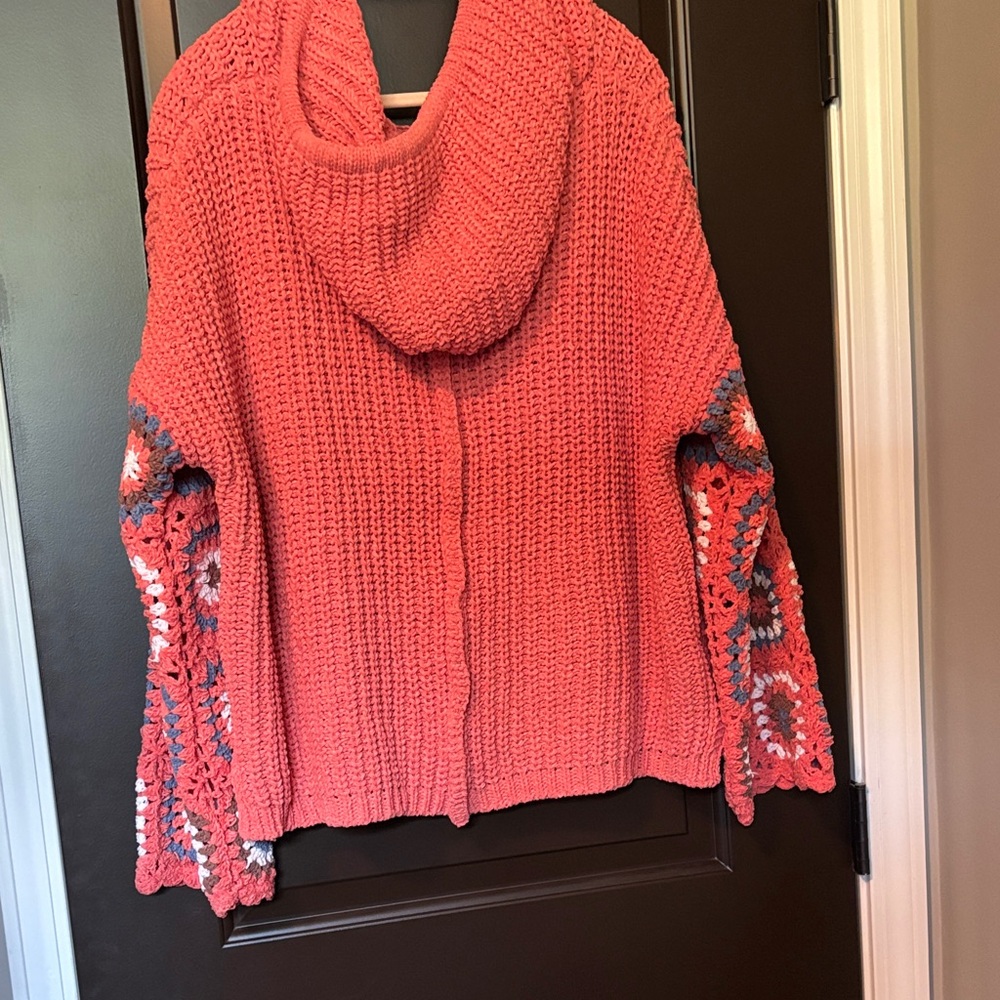 Pol NEW Cozy Coral Sweater Hoodie with Crochet Granny Square Sleeves - Picture 4 of 4
